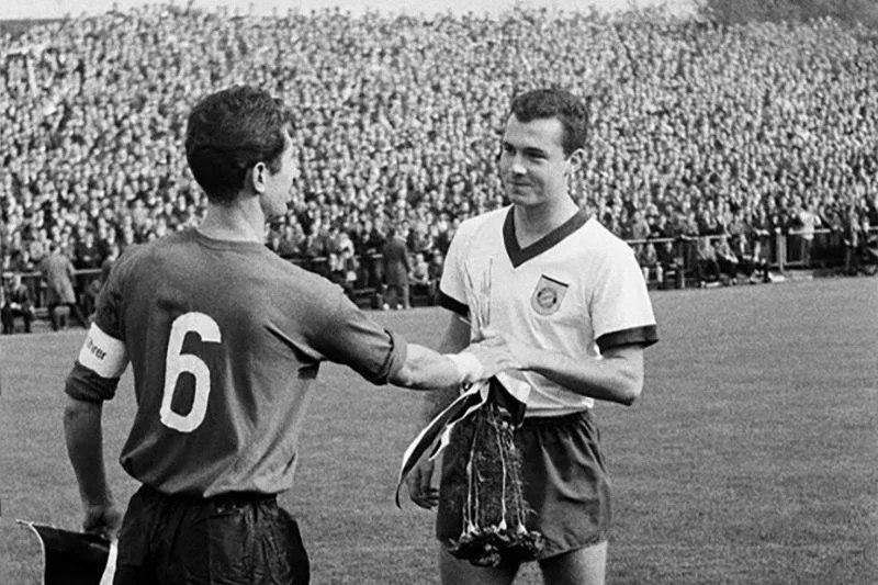 Sự nghiệp đỉnh cao của huyền thoại bóng đá Franz Beckenbauer qua những tấm hình - Báo Tuyên Quang điện tử